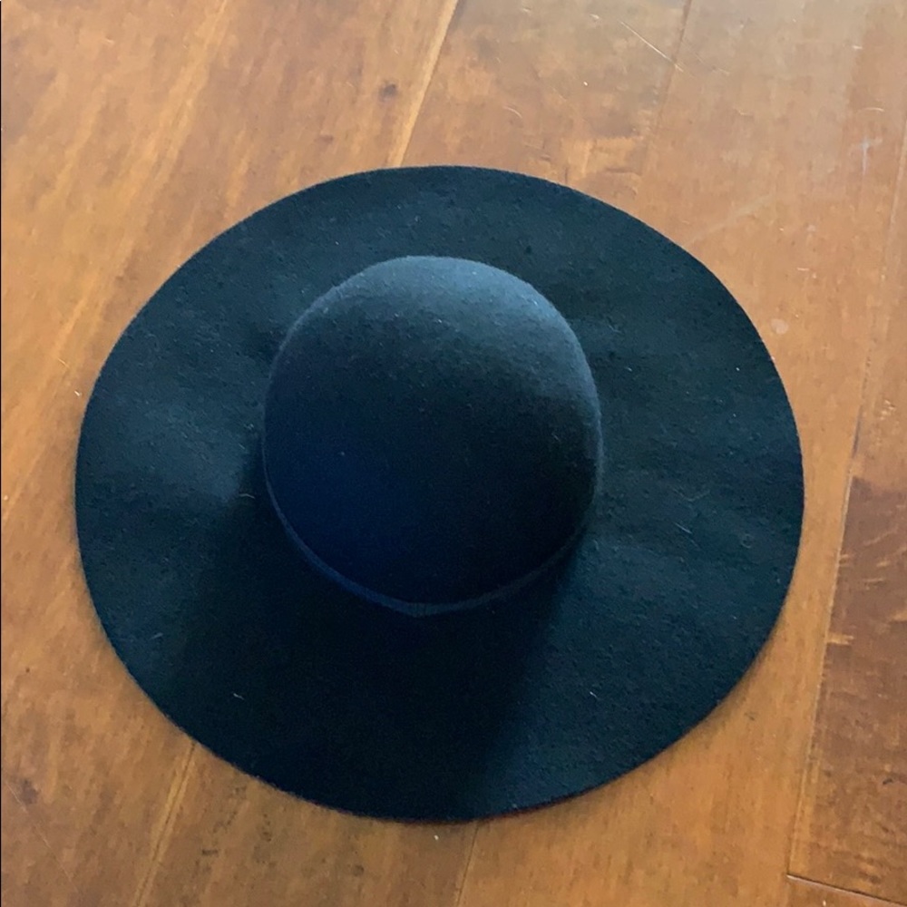 floppy hat, black